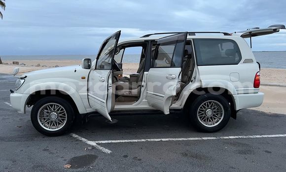 Buy Used Toyota Land Cruiser Prado White Car in Maputo in Maputo