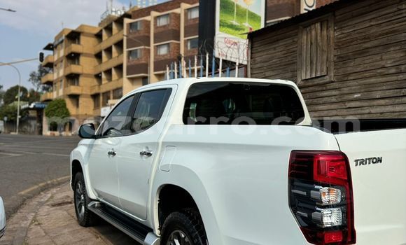 Comprar Novo Mitsubishi Triton Branco Carro em Maputo em Maputo Comprar Novo Mitsubishi Triton Branco Carro em Maputo em Maputo