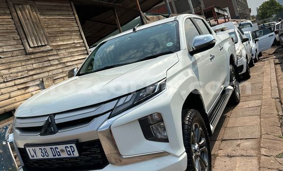 Comprar Novo Mitsubishi Triton Branco Carro em Maputo em Maputo Comprar Novo Mitsubishi Triton Branco Carro em Maputo em Maputo