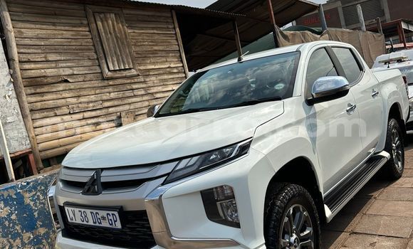 Comprar Novo Mitsubishi Triton Branco Carro em Maputo em Maputo Comprar Novo Mitsubishi Triton Branco Carro em Maputo em Maputo