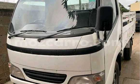 Nunua Ilio tumika Toyota Dyna Nyeupe Gari ndani ya Maputo nchini Maputo