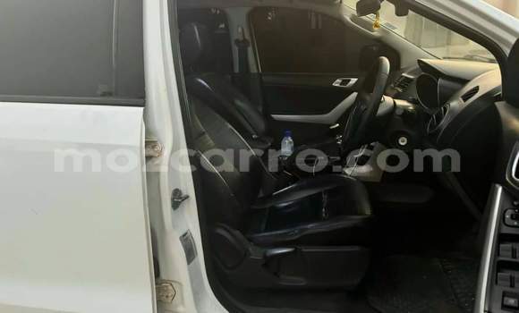 Nunua Ilio tumika Mazda BT-50 Nyeupe Gari ndani ya Maputo nchini Maputo Nunua Ilio tumika Mazda BT-50 Nyeupe Gari ndani ya Maputo nchini Maputo