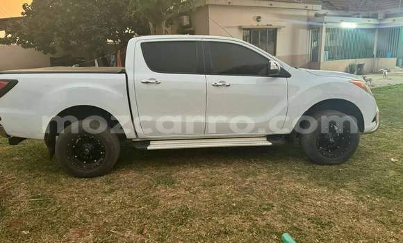 Nunua Ilio tumika Mazda BT-50 Nyeupe Gari ndani ya Maputo nchini Maputo Nunua Ilio tumika Mazda BT-50 Nyeupe Gari ndani ya Maputo nchini Maputo