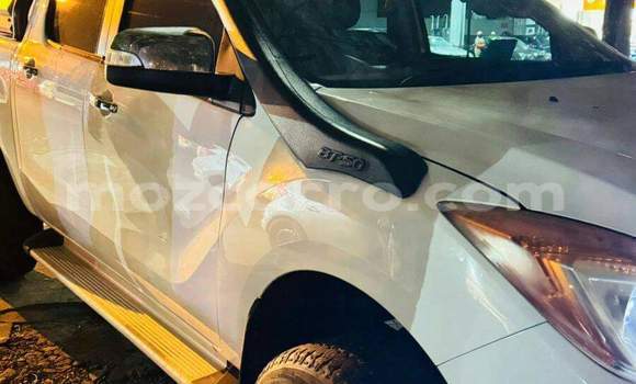 Nunua Ilio tumika Mazda BT-50 Nyeupe Gari ndani ya Maputo nchini Maputo Nunua Ilio tumika Mazda BT-50 Nyeupe Gari ndani ya Maputo nchini Maputo