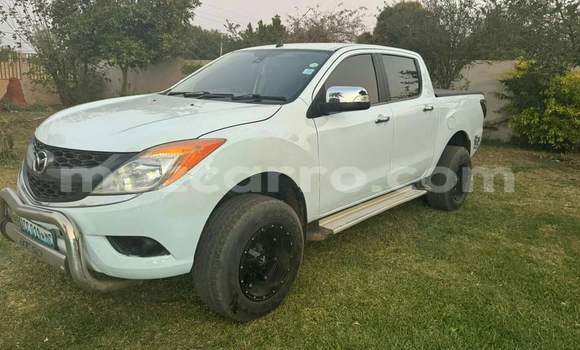 Nunua Ilio tumika Mazda BT-50 Nyeupe Gari ndani ya Maputo nchini Maputo Nunua Ilio tumika Mazda BT-50 Nyeupe Gari ndani ya Maputo nchini Maputo