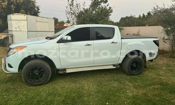 Nunua Ilio tumika Mazda BT-50 Nyeupe Gari ndani ya Maputo nchini Maputo Nunua Ilio tumika Mazda BT-50 Nyeupe Gari ndani ya Maputo nchini Maputo