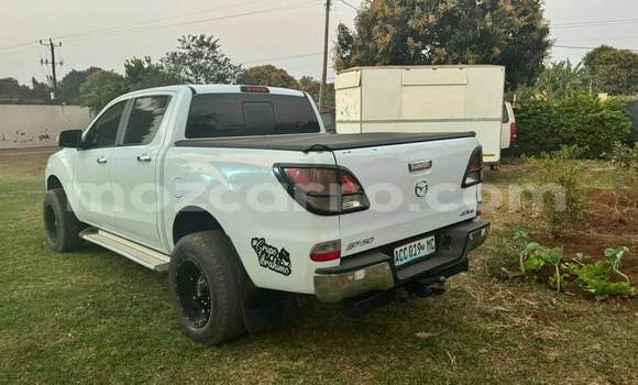 Nunua Ilio tumika Mazda BT-50 Nyeupe Gari ndani ya Maputo nchini Maputo Nunua Ilio tumika Mazda BT-50 Nyeupe Gari ndani ya Maputo nchini Maputo