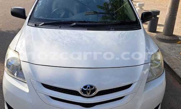 Comprar Usado Toyota Belta Branco Carro em Maputo em Maputo