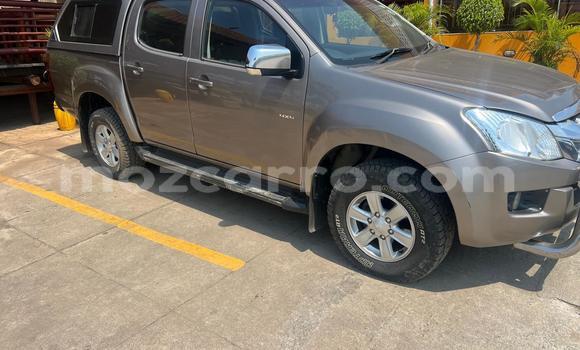 Nunua Ilio tumika Isuzu KB Nyeupe Gari ndani ya Maputo nchini Maputo
