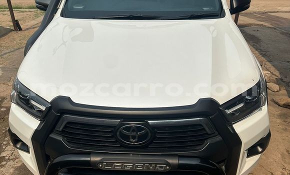 Comprar Usado Toyota Hiluxe Revo Branco Carro em Maputo em Maputo
