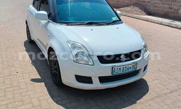 Nunua Ilio tumika Suzuki Swift Nyeupe Gari ndani ya Maputo nchini Maputo