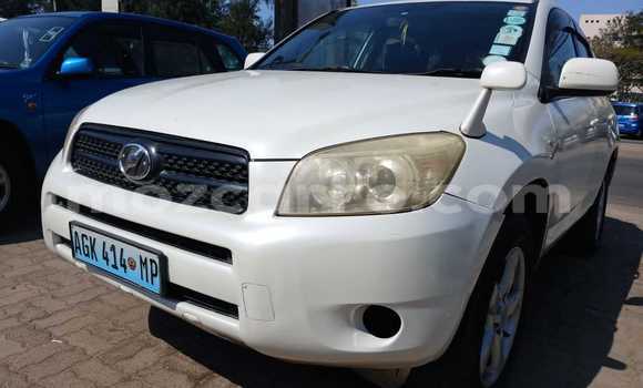 Nunua Ilio tumika Toyota RAV4 Nyeupe Gari ndani ya Maputo nchini Maputo Nunua Ilio tumika Toyota RAV4 Nyeupe Gari ndani ya Maputo nchini Maputo