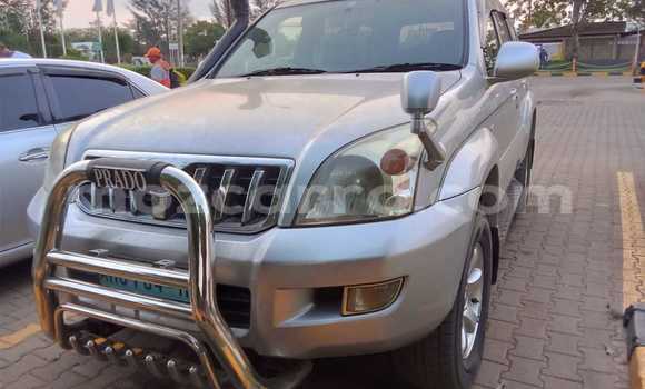 Nunua Ilio tumika Toyota Land Cruiser Prado Fedha Gari ndani ya Maputo nchini Maputo Nunua Ilio tumika Toyota Land Cruiser Prado Fedha Gari ndani ya Maputo nchini Maputo