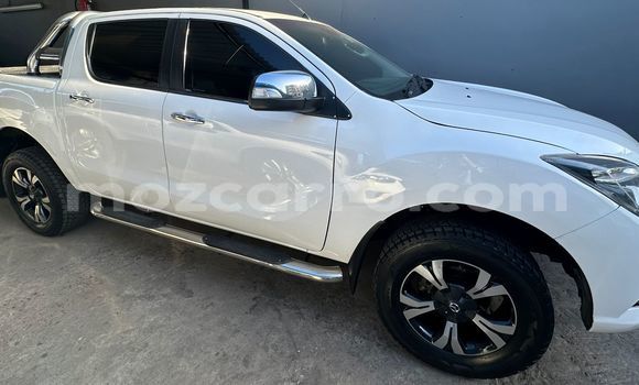 Comprar Usado Mazda BT-50 Branco Carro em Maputo em Maputo Comprar Usado Mazda BT-50 Branco Carro em Maputo em Maputo