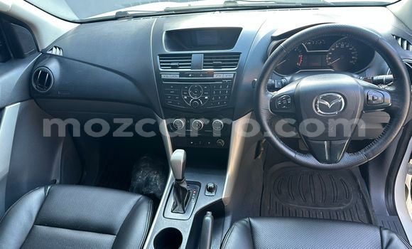 Comprar Usado Mazda BT-50 Branco Carro em Maputo em Maputo Comprar Usado Mazda BT-50 Branco Carro em Maputo em Maputo
