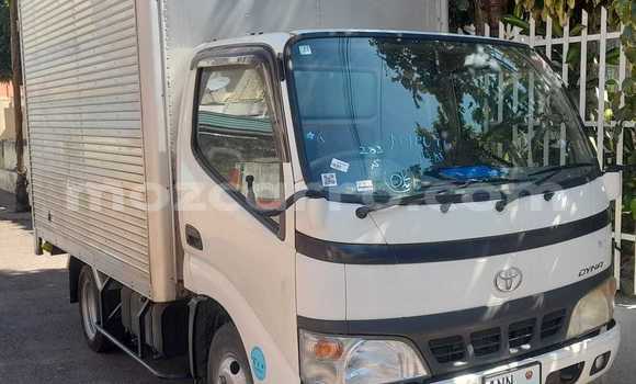 Nunua Ilio tumika Toyota Dyna Nyeupe Gari ndani ya Maputo nchini Maputo Nunua Ilio tumika Toyota Dyna Nyeupe Gari ndani ya Maputo nchini Maputo
