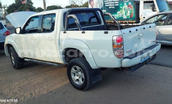 Comprar Usado Mazda BT-50 Branco Carro em Maputo em Maputo