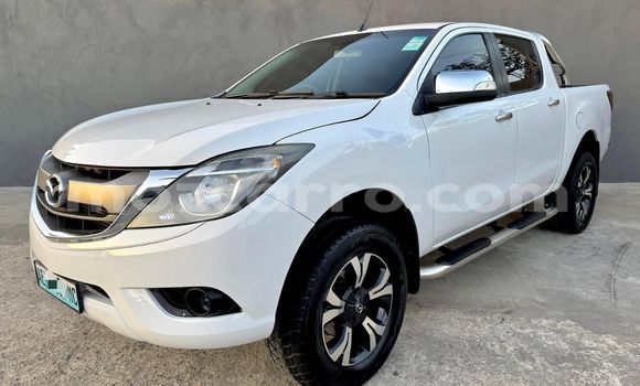 Nunua Ilio tumika Mazda BT-50 Nyeupe Gari ndani ya Maputo nchini Maputo