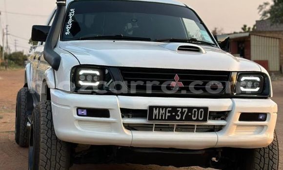 Nunua Ilio tumika Mitsubishi Colt Nyeupe Gari ndani ya Maputo nchini Maputo