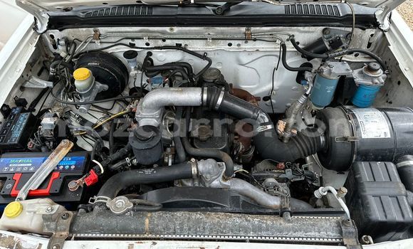 Comprar Usado Nissan Hardbody Branco Carro em Maputo em Maputo Comprar Usado Nissan Hardbody Branco Carro em Maputo em Maputo