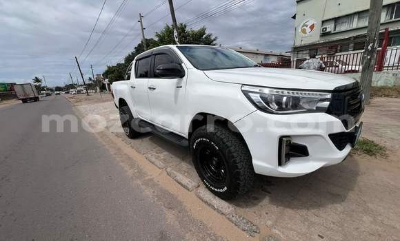 Comprar Usado Toyota Hilux Branco Carro em Maputo em Maputo