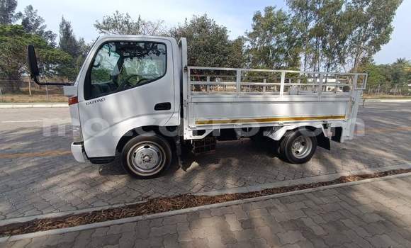 Nunua Ilio tumika Toyota Dyna Nyeupe Gari ndani ya Maputo nchini Maputo Nunua Ilio tumika Toyota Dyna Nyeupe Gari ndani ya Maputo nchini Maputo