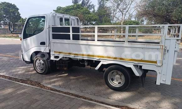 Nunua Ilio tumika Toyota Dyna Nyeupe Gari ndani ya Maputo nchini Maputo Nunua Ilio tumika Toyota Dyna Nyeupe Gari ndani ya Maputo nchini Maputo