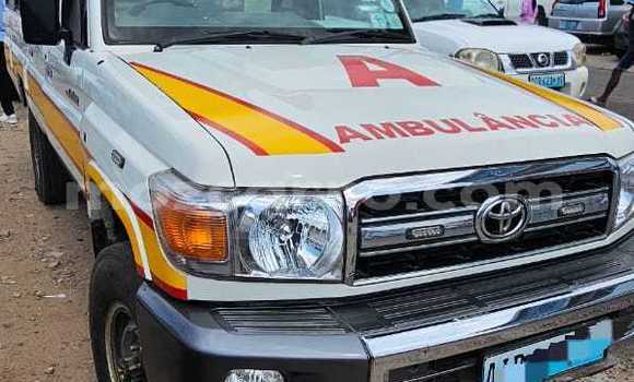Comprar Usado Toyota Land Cruiser Branco Carro em Maputo em Maputo Comprar Usado Toyota Land Cruiser Branco Carro em Maputo em Maputo