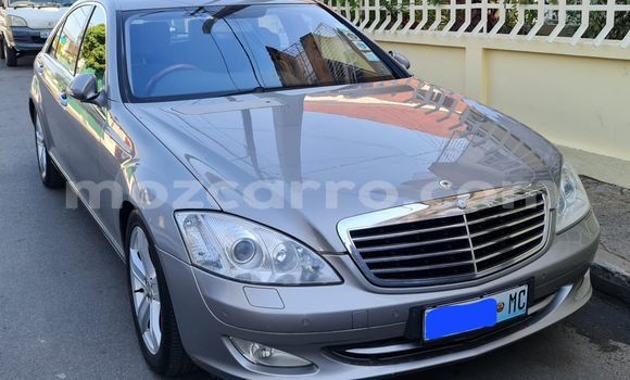 Tenga Tsaru Mercedes‒Benz S-Class Beige Mota in Maputo in Maputo