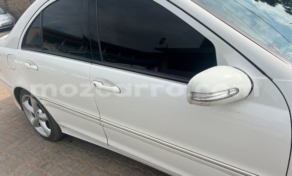 Comprar Usado Mercedes-Benz C180 COUPE Branco Carro em Maputo em Maputo Comprar Usado Mercedes-Benz C180 COUPE Branco Carro em Maputo em Maputo