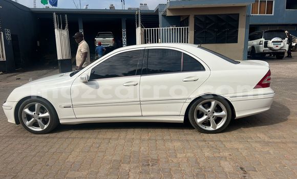 Comprar Usado Mercedes-Benz C180 COUPE Branco Carro em Maputo em Maputo Comprar Usado Mercedes-Benz C180 COUPE Branco Carro em Maputo em Maputo