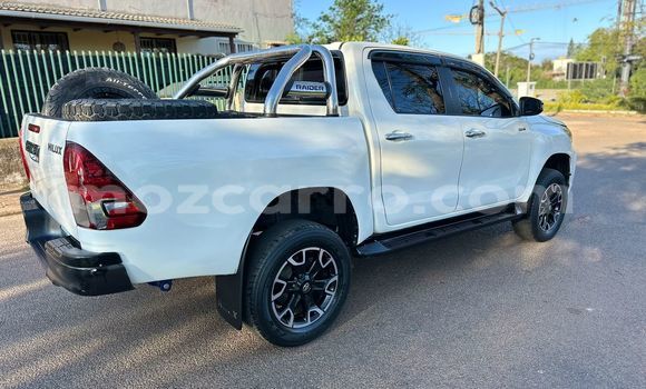 Buy Used Toyota Hiluxe Revo White Car in Maputo in Maputo Buy Used Toyota Hiluxe Revo White Car in Maputo in Maputo