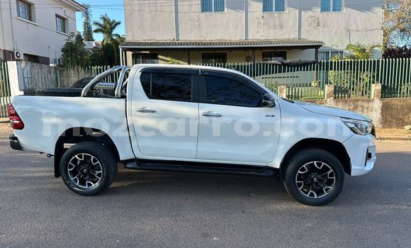 Tenga Tsaru Mazda BT-50 Chena Mota in Maputo in Maputo Tenga Tsaru Mazda BT-50 Chena Mota in Maputo in Maputo