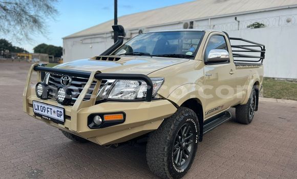 Nunua Ilio tumika Toyota Hilux Brown Gari ndani ya Maputo nchini Maputo