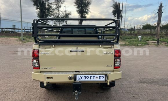 Nunua Ilio tumika Toyota Hilux Brown Gari ndani ya Maputo nchini Maputo Nunua Ilio tumika Toyota Hilux Brown Gari ndani ya Maputo nchini Maputo