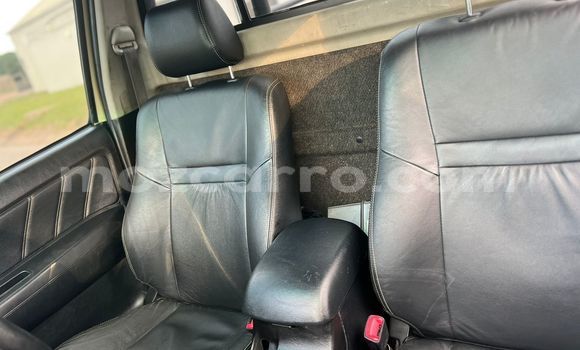 Nunua Ilio tumika Toyota Hilux Brown Gari ndani ya Maputo nchini Maputo Nunua Ilio tumika Toyota Hilux Brown Gari ndani ya Maputo nchini Maputo