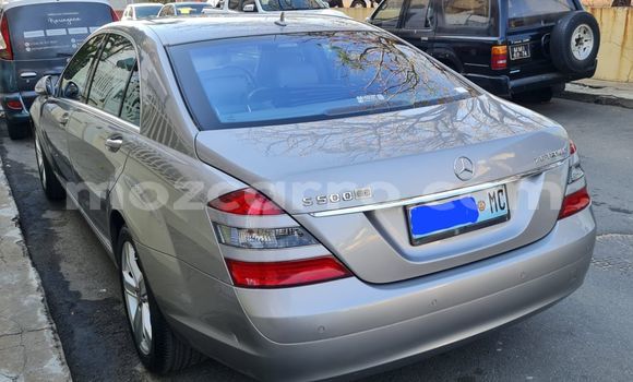 Tenga Tsaru Mercedes‒Benz S-Class Bhurawuni Mota in Maputo in Maputo Tenga Tsaru Mercedes‒Benz S-Class Bhurawuni Mota in Maputo in Maputo