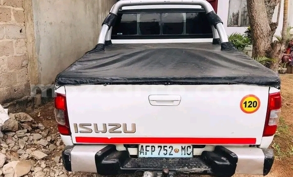 Nunua Ilio tumika Isuzu KB Nyeupe Gari ndani ya Maputo nchini Maputo Nunua Ilio tumika Isuzu KB Nyeupe Gari ndani ya Maputo nchini Maputo