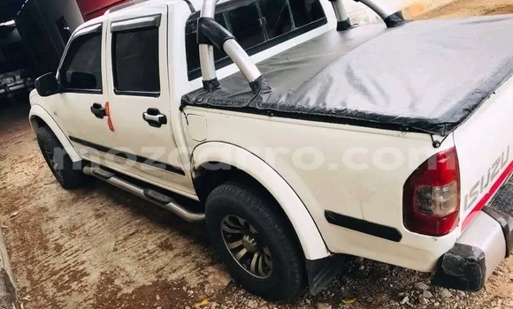 Nunua Ilio tumika Isuzu KB Nyeupe Gari ndani ya Maputo nchini Maputo Nunua Ilio tumika Isuzu KB Nyeupe Gari ndani ya Maputo nchini Maputo