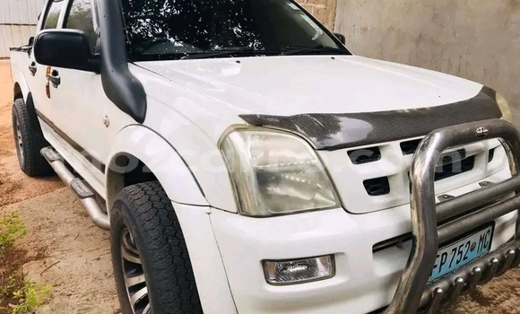 Tenga Tsaru Isuzu KB Chena Mota in Maputo in Maputo