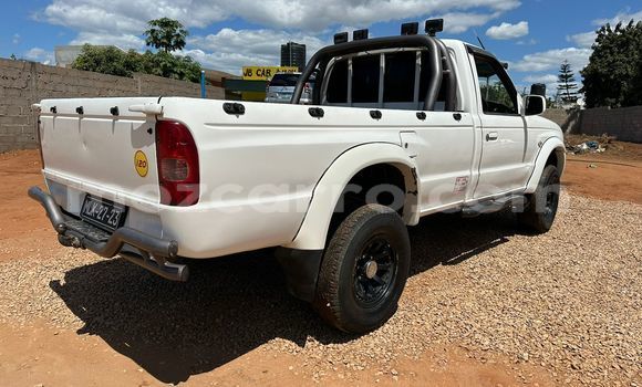 Nunua Ilio tumika Mazda BT-50 Nyeupe Gari ndani ya Maputo nchini Maputo Nunua Ilio tumika Mazda BT-50 Nyeupe Gari ndani ya Maputo nchini Maputo