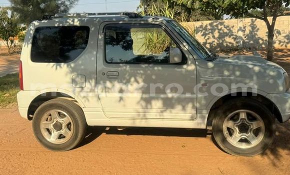 Nunua Ilio tumika Suzuki Jimny Nyeupe Gari ndani ya Maputo nchini Maputo Nunua Ilio tumika Suzuki Jimny Nyeupe Gari ndani ya Maputo nchini Maputo