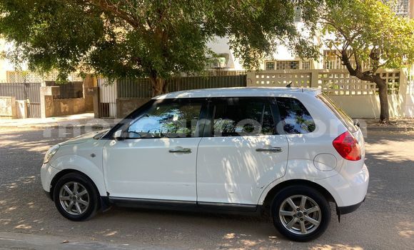 Comprar Usado Mazda Verisa Branco Carro em Maputo em Maputo Comprar Usado Mazda Verisa Branco Carro em Maputo em Maputo