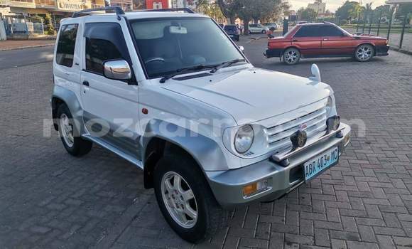 Comprar Usado Mitsubishi Pajero Junior Branco Carro em Maputo em Maputo
