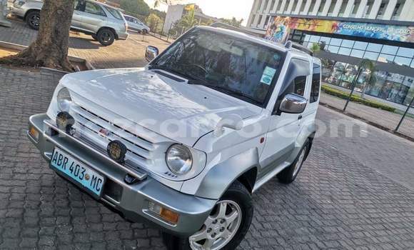 Comprar Usado Mitsubishi Pajero Junior Branco Carro em Maputo em Maputo Comprar Usado Mitsubishi Pajero Junior Branco Carro em Maputo em Maputo