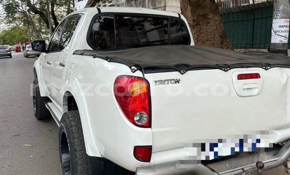 Comprar Novo Mitsubishi Triton Branco Carro em Maputo em Maputo Comprar Novo Mitsubishi Triton Branco Carro em Maputo em Maputo