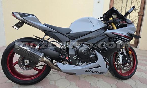 Comprar Usado Suzuki GSX-R Prata Moto em Maputo em Maputo