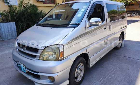 Comprar Usado Toyota Regius Prata Carro em Maputo em Maputo