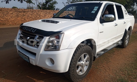 Buy Used Isuzu KB White Car in Maputo in Maputo Buy Used Isuzu KB White Car in Maputo in Maputo
