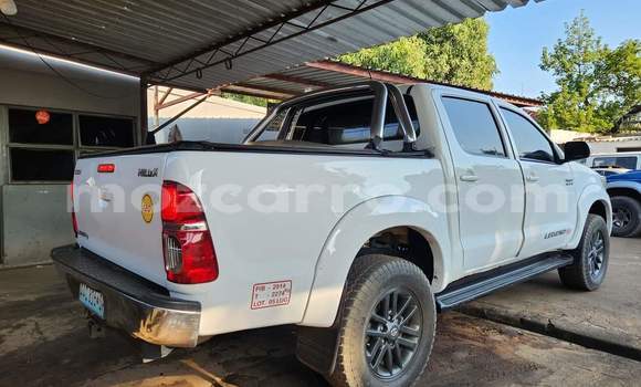 Nunua Ilio tumika Toyota Hilux Nyeupe Gari ndani ya Maputo nchini Maputo Nunua Ilio tumika Toyota Hilux Nyeupe Gari ndani ya Maputo nchini Maputo